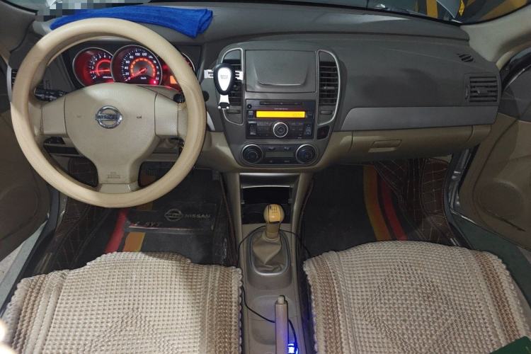 Used Nissan Sylphy 2016 Classic 1.6XE Manual Comfort Edition Center Console