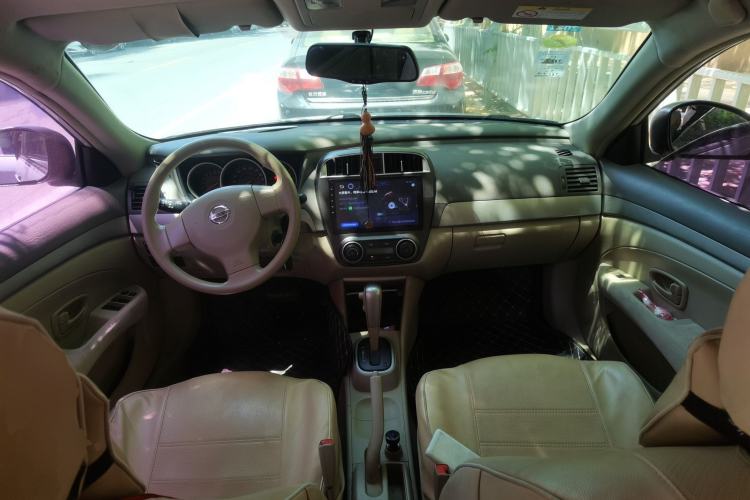 Used Nissan Sylphy 2016 Classic 1.6XE Automatic Comfort Edition Center Console