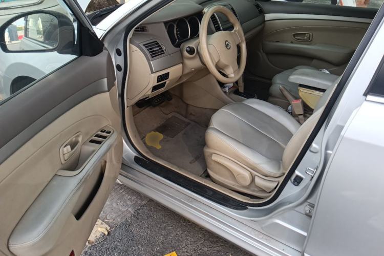 Used Nissan Sylphy 2016 Classic 1.6XE Automatic Comfort Edition Driver Seat