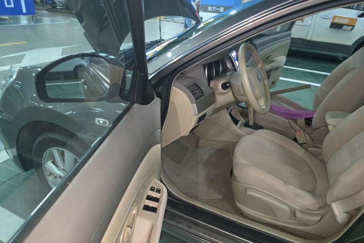 Used Nissan Sylphy 2016 Classic 1.6XE Automatic Comfort Edition Driver Seat