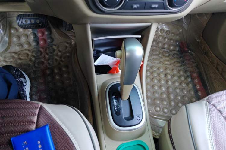 Used Nissan Sylphy 2016 Classic 1.6 XL Automatic Luxury Edition Gear Lever