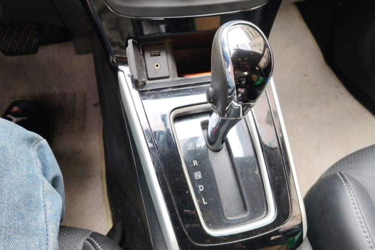Used Nissan Sylphy 2016 1.6 XL CVT Deluxe Edition Gear Lever