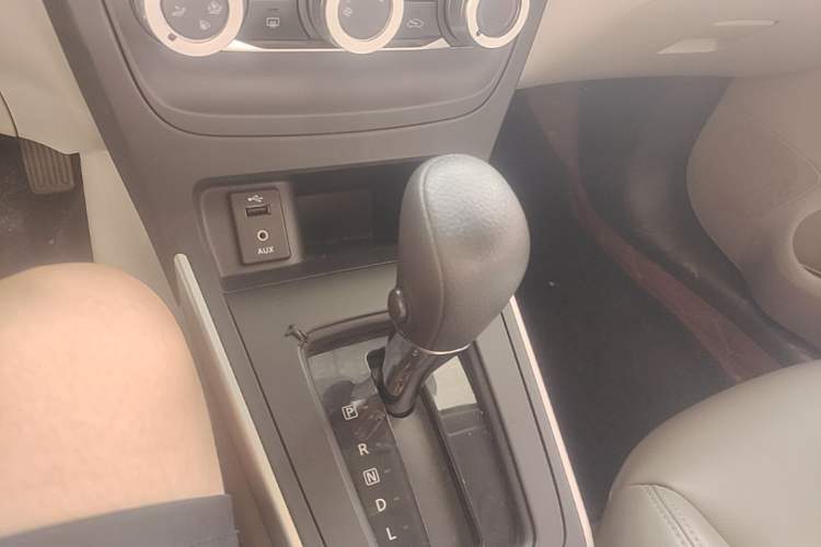 Used Nissan Sylphy 2016 1.6XE CVT Comfort Edition Gear Lever