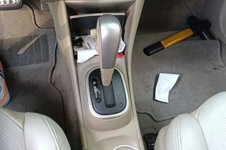 Used Nissan Sylphy 2016 Classic 1.6XE Automatic Comfort Edition Gear Lever
