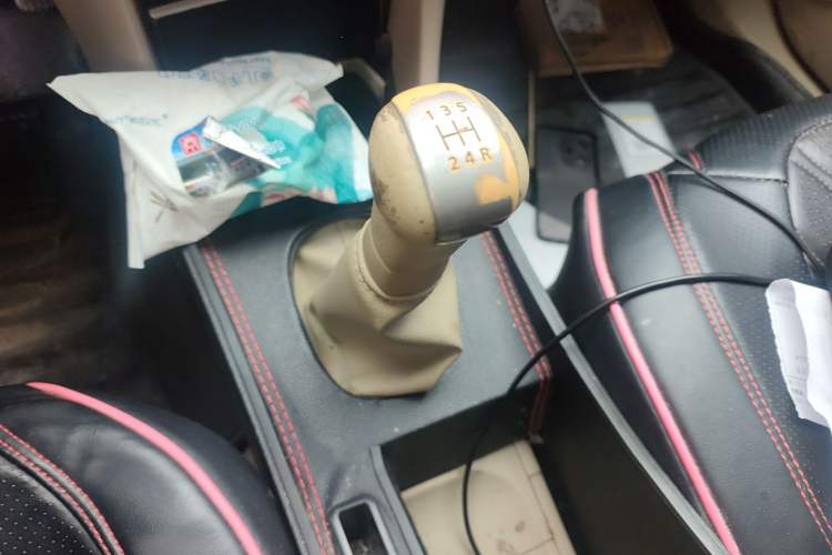 Used Nissan Sylphy 2016 Classic 1.6XE Manual Leading Edition Gear Lever
