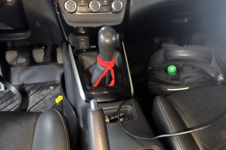 Used Nissan Sylphy 2016 1.6 XL Manual Luxury Edition Gear Lever