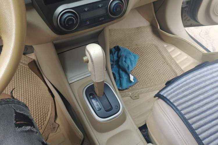 Used Nissan Sylphy 2016 Classic 1.6XE Automatic Comfort Edition Gear Lever
