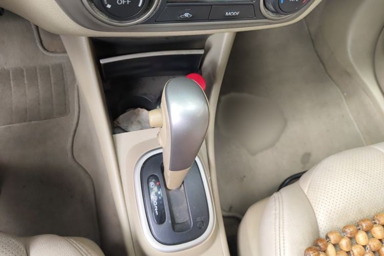 Used Nissan Sylphy 2016 Classic 1.6 XL Automatic Luxury Edition Gear Lever