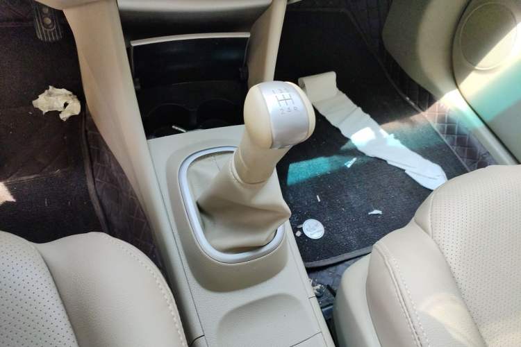 Used Nissan Sylphy 2016 Classic 1.6XE Manual Leading Edition Gear Lever