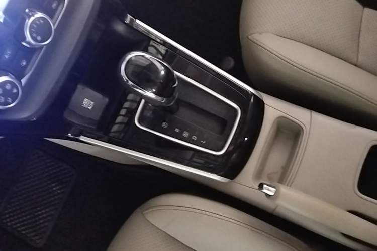 Used Nissan Sylphy 2016 1.6 XL CVT Luxury Edition Gear Lever