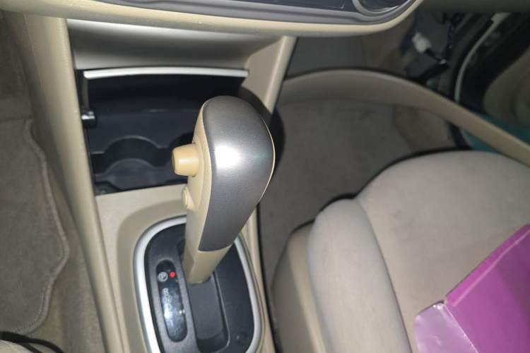 Used Nissan Sylphy 2016 Classic 1.6XE Automatic Comfort Edition Gear Lever