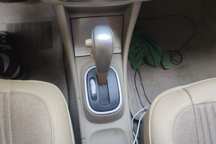 Used Nissan Sylphy 2016 Classic 1.6XE Automatic Leading Edition Gear Lever
