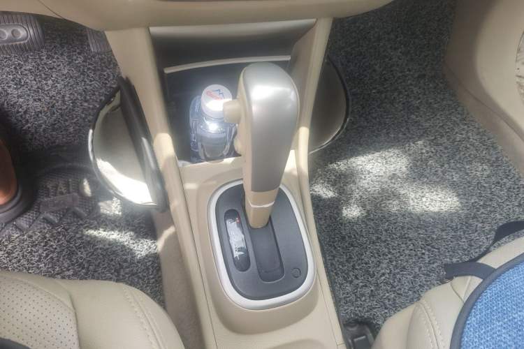 Used Nissan Sylphy 2016 Classic 1.6XE Automatic Leading Edition Gear Lever