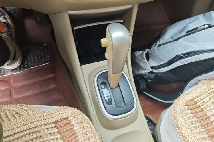 Used Nissan Sylphy 2016 Classic 1.6XE Automatic Comfort Edition Gear Lever
