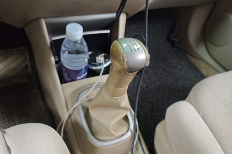 Used Nissan Sylphy 2016 Classic 1.6XE Manual Leading Edition Gear Lever
