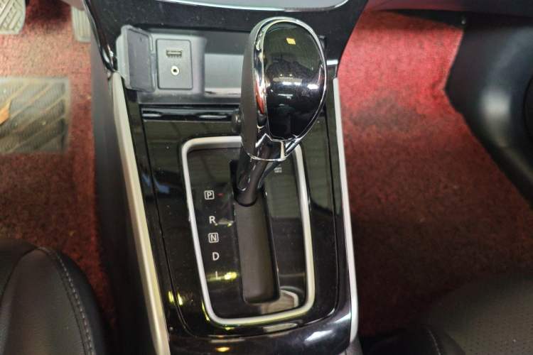 Used Nissan Sylphy 2016 1.6 XL CVT Deluxe Edition Gear Lever
