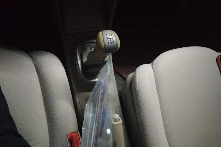 Used Nissan Sylphy 2016 Classic 1.6XE Manual Comfort Edition Gear Lever