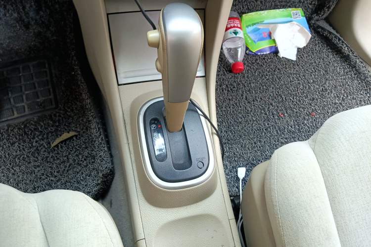 Used Nissan Sylphy 2016 Classic 1.6XE Automatic Leading Edition Gear Lever