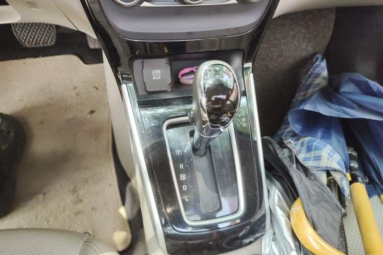 Used Nissan Sylphy 2016 1.6 XL CVT Luxury Edition Gear Lever