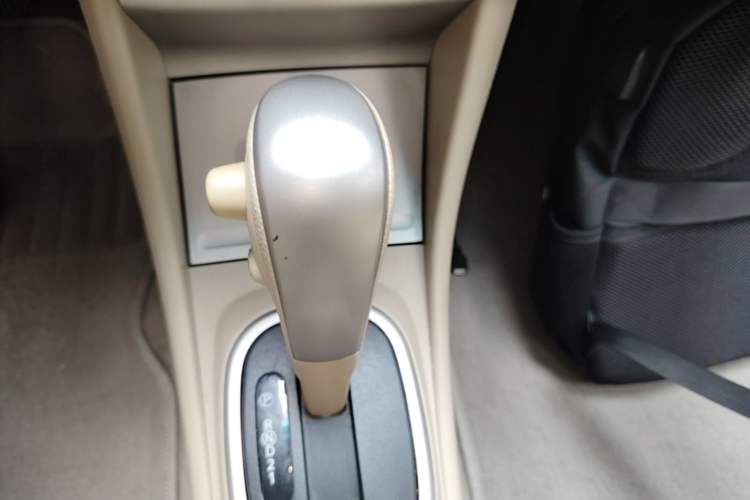 Used Nissan Sylphy 2016 Classic 1.6 XL Automatic Luxury Edition Gear Lever
