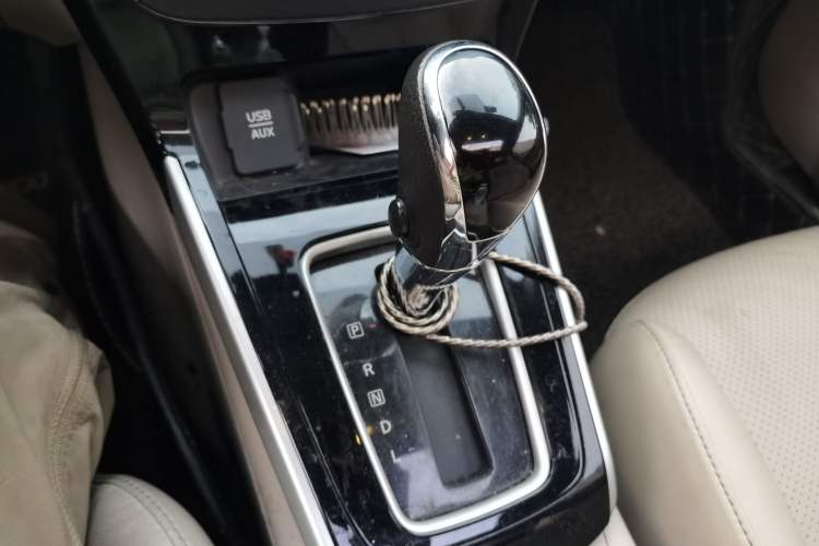 Used Nissan Sylphy 2016 1.6 XL CVT Luxury Edition Gear Lever