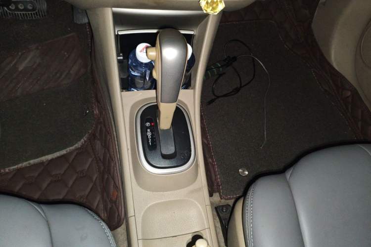 Used Nissan Sylphy 2016 Classic 1.6XE Automatic Leading Edition Gear Lever