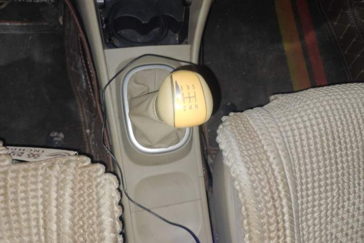 Used Nissan Sylphy 2016 Classic 1.6XE Manual Comfort Edition Gear Lever