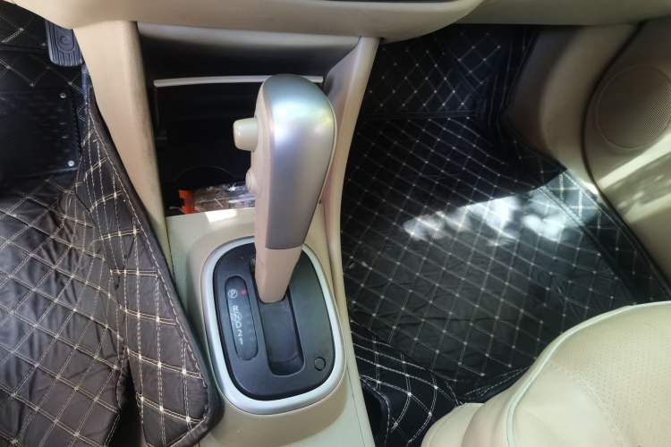 Used Nissan Sylphy 2016 Classic 1.6XE Automatic Comfort Edition Gear Lever