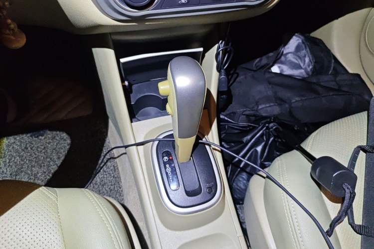 Used Nissan Sylphy 2016 Classic 1.6XE Automatic Comfort Edition Gear Lever