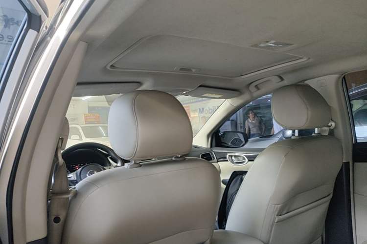 Used Nissan Sylphy 2016 1.6XV CVT Smart Enjoyment Version Headliner