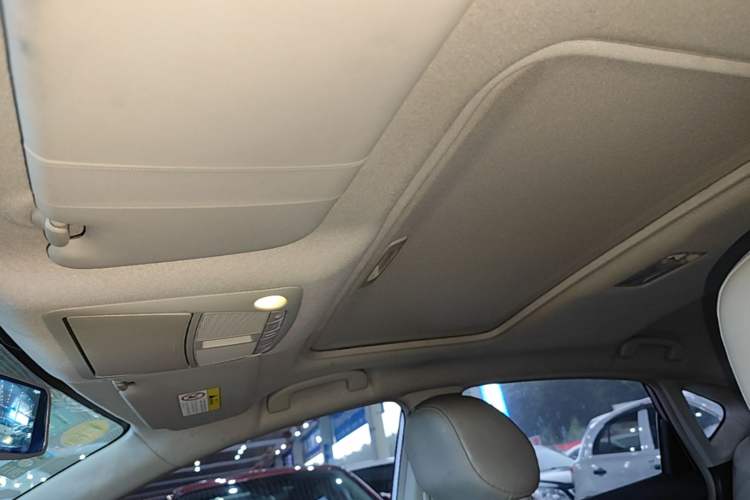 Used Nissan Sylphy 2016 1.6XV CVT Smart Enjoyment Version Headliner