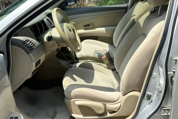 Used Nissan Sylphy 2016 Classic 1.6XE Automatic Leading Edition Interior 2