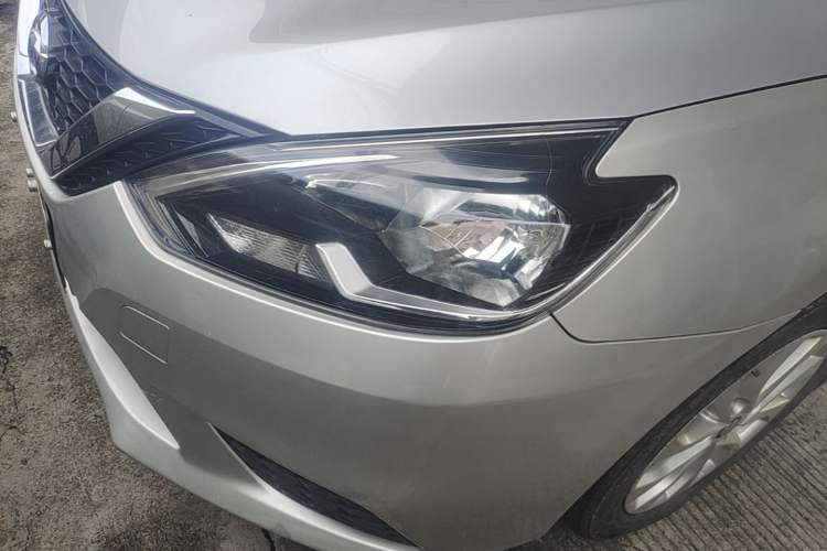 Used Nissan Sylphy 2016 1.6XE CVT Comfort Edition Left Front Headlight