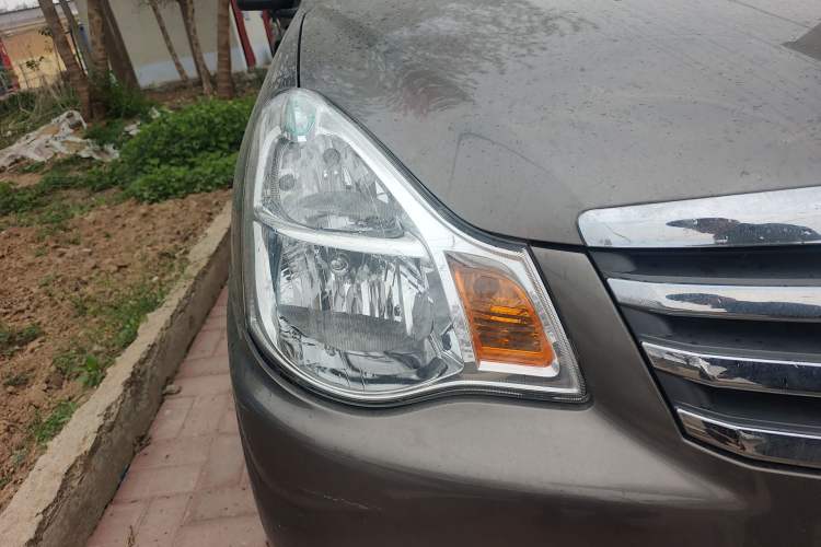 Used Nissan Sylphy 2016 Classic 1.6XE Manual Leading Edition Right Front Headlight