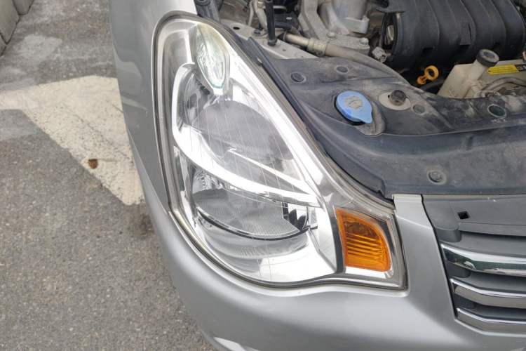 Used Nissan Sylphy 2016 Classic 1.6XE Manual Comfort Edition Right Front Headlight