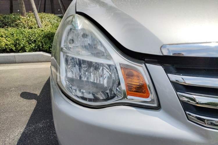 Used Nissan Sylphy 2016 Classic 1.6XE Manual Leading Edition Right Front Headlight
