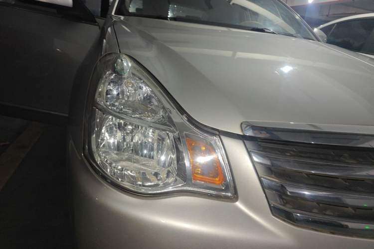 Used Nissan Sylphy 2016 Classic 1.6XE Manual Comfort Edition Right Front Headlight