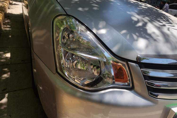 Used Nissan Sylphy 2016 Classic 1.6XE Automatic Comfort Edition Right Front Headlight
