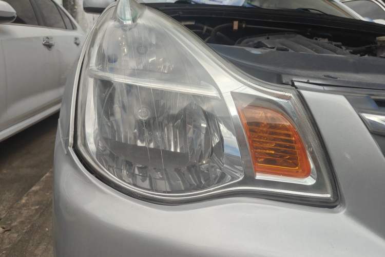 Used Nissan Sylphy 2016 Classic 1.6XE Manual Comfort Edition Right Front Headlight