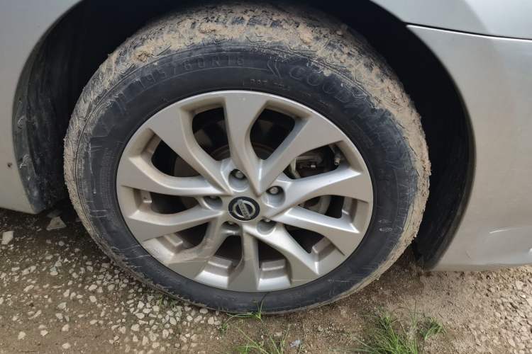 Used Nissan Sylphy 2016 1.6 XL CVT Luxury Edition Right Front Wheel Hub