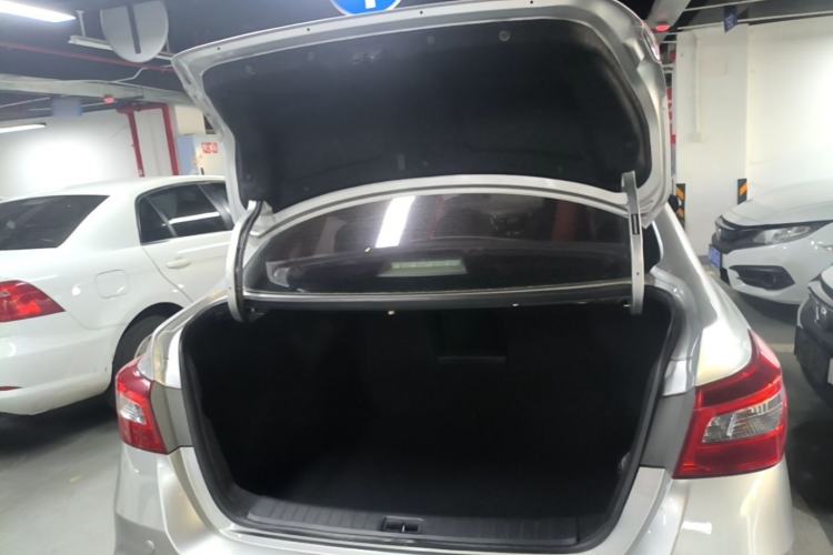 Used Nissan Sylphy 2016 1.6 XL Manual Luxury Edition Trunk