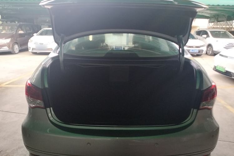 Used Nissan Sylphy 2016 Classic 1.6XE Automatic Leading Edition Trunk