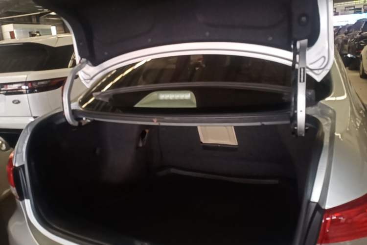 Used Nissan Sylphy 2016 Classic 1.6XE Automatic Leading Edition Trunk