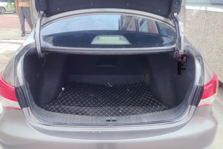 Used Nissan Sylphy 2016 Classic 1.6XE Manual Leading Edition Trunk