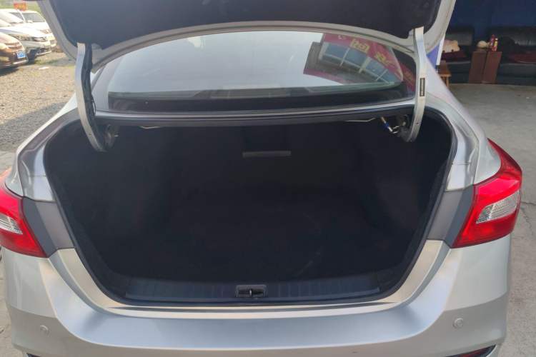 Used Nissan Sylphy 2016 1.6 XL CVT Luxury Edition Trunk