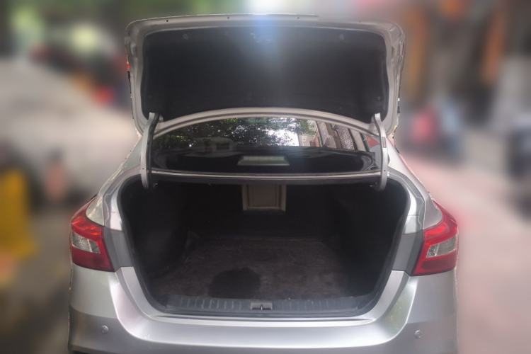 Used Nissan Sylphy 2016 1.6 XL CVT Deluxe Edition Trunk