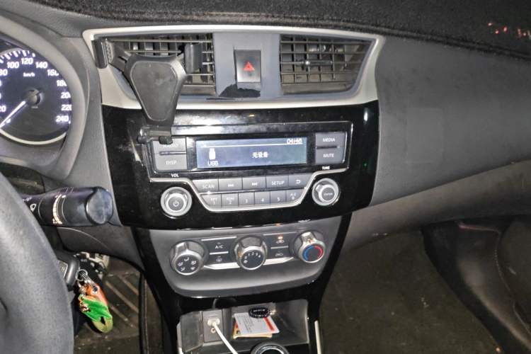Used Nissan Sylphy 2016 1.6 XL CVT Luxury Edition Audio And AC Panel