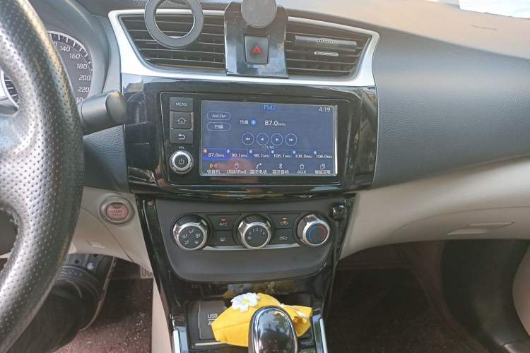 Used Nissan Sylphy 2016 1.6XV CVT Smart Enjoyment Version Audio And AC Panel