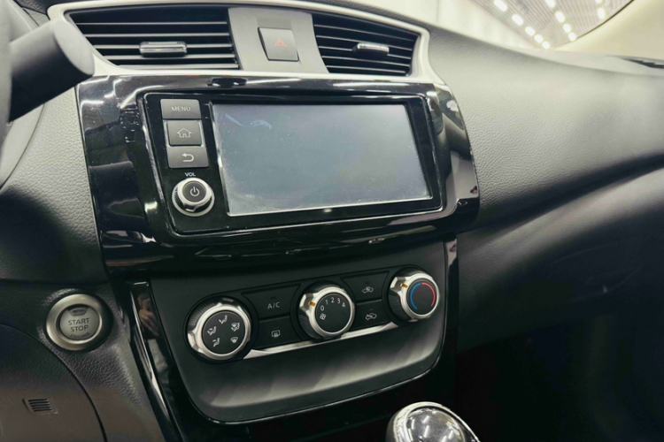 Used Nissan Sylphy 2016 1.6XV CVT Smart Enjoyment Version Audio And AC Panel