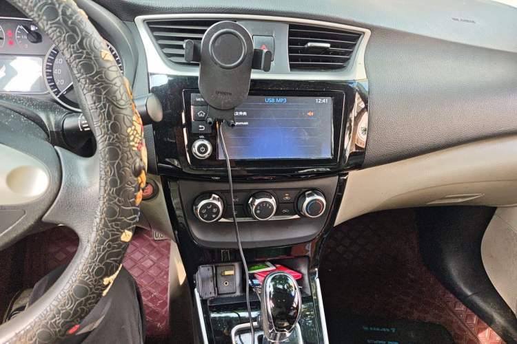 Used Nissan Sylphy 2016 1.6XV CVT Smart Enjoyment Version Audio And AC Panel